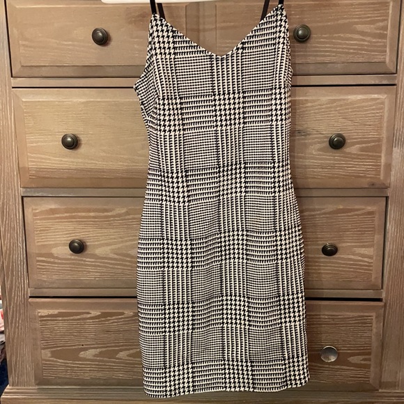 Checkered Exchanged Mini Dress - Picture 4 of 6